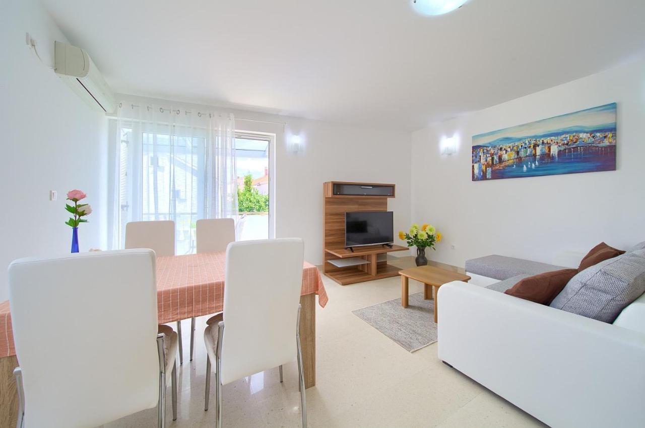 Apartment Anja Krk Town Luaran gambar