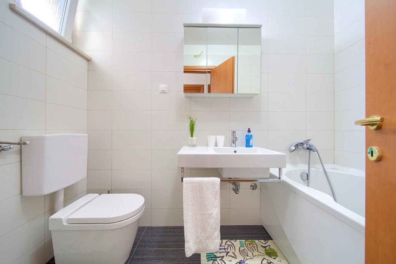 Apartment Anja Krk Town Luaran gambar