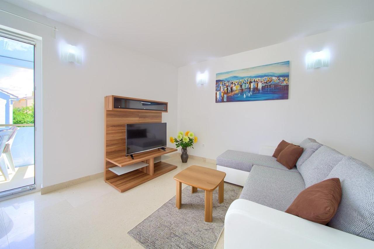 Apartment Anja Krk Town Luaran gambar