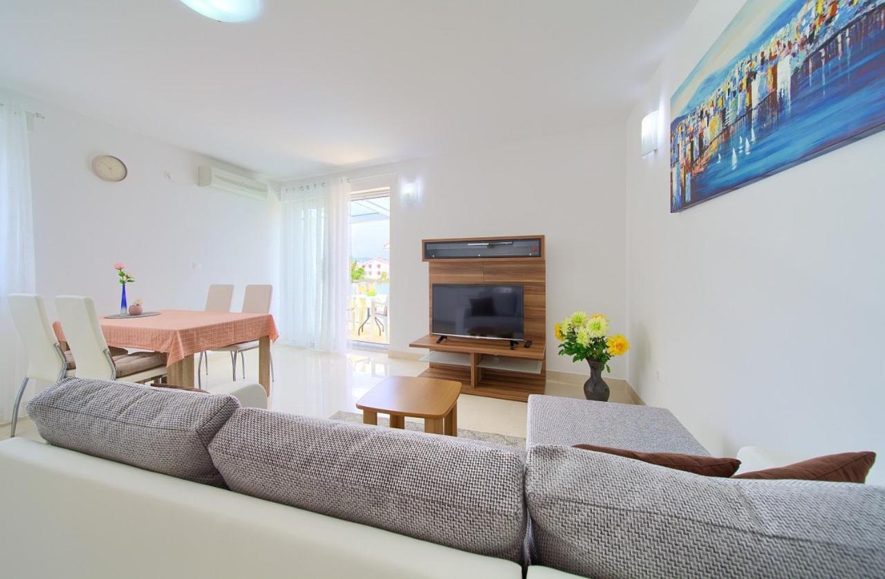 Apartment Anja Krk Town Luaran gambar