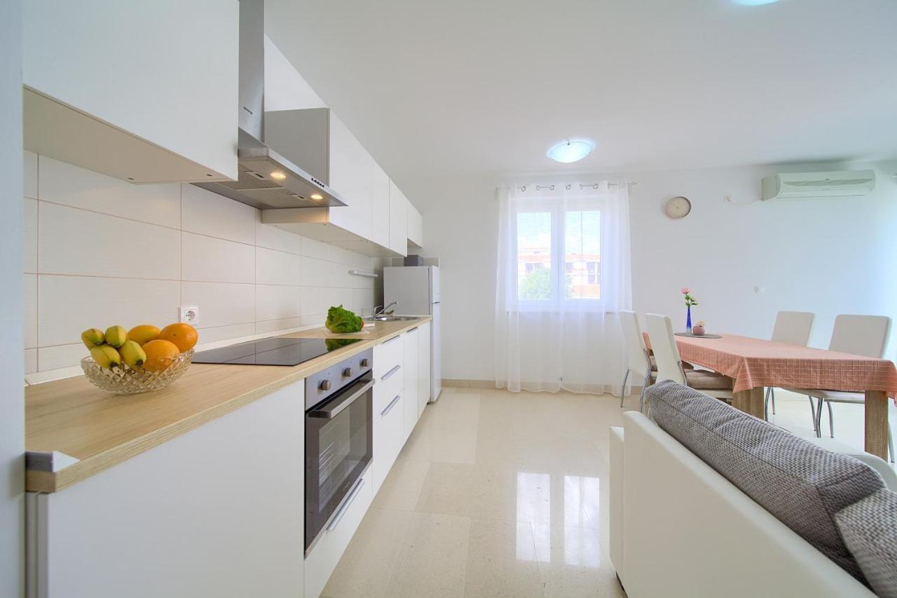 Apartment Anja Krk Town Luaran gambar